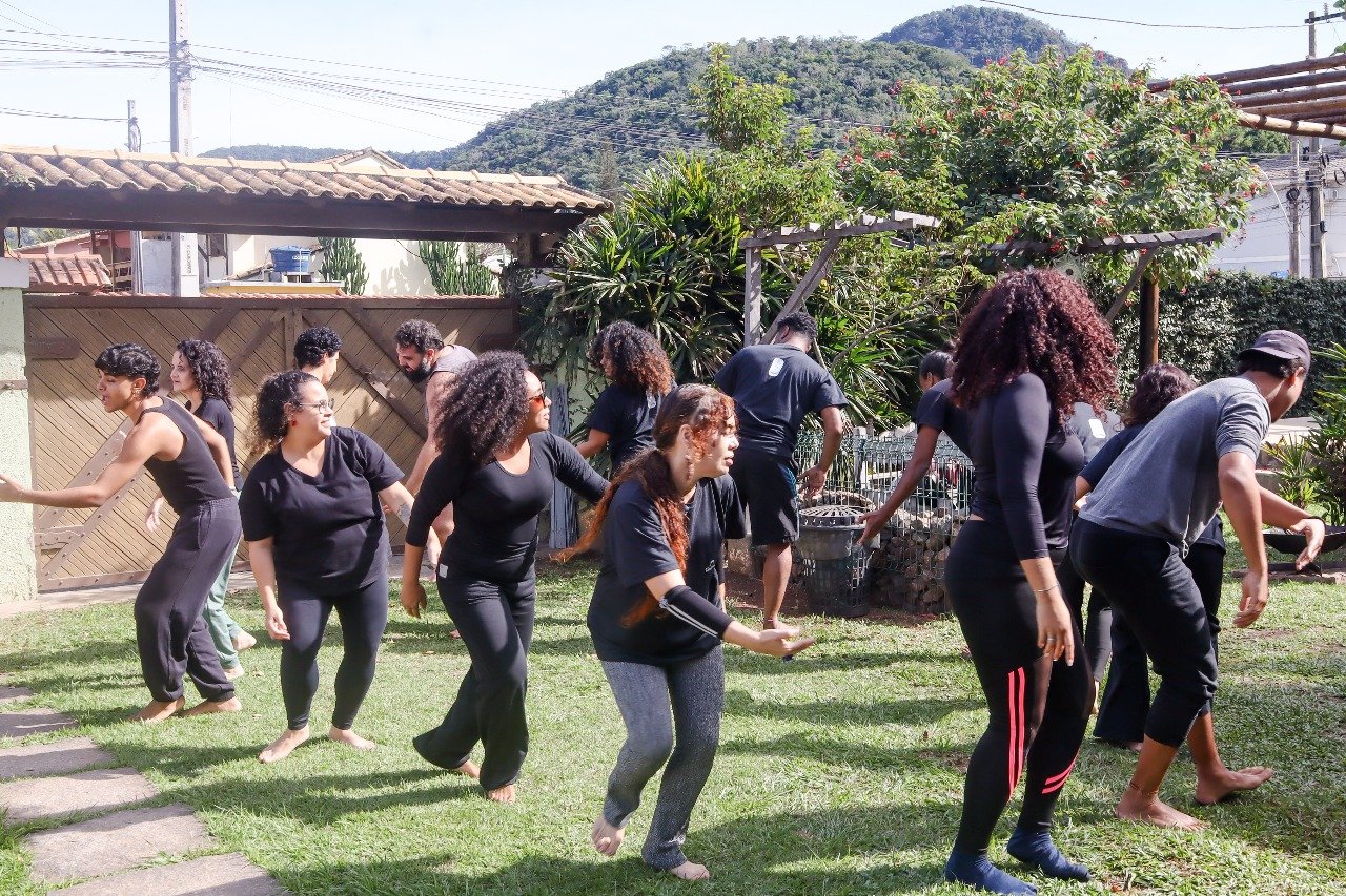 Teatro que transforma: Mostra Final da oficina “Por uma Teatralidade Física” celebra processo formativo em Maricá e projeta novos horizontes 14 WhatsApp Image 2025 08 20 at 18.04.41 1