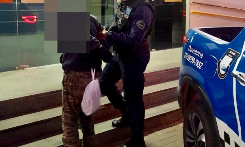 Suspeito é detido e celular furtado é recuperado no Centro de Maricá 7 detido apos furto no centro e1754076719109