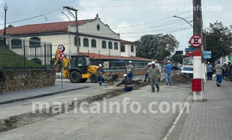 Trânsito trava em Maricá após atraso em obra da Sanemar no Centro 10 obras no centro