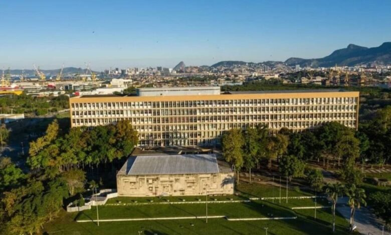Maricá e UFRJ firmam contrato para revisão do Plano Municipal de Saneamento 10 ufrj marica saneamento