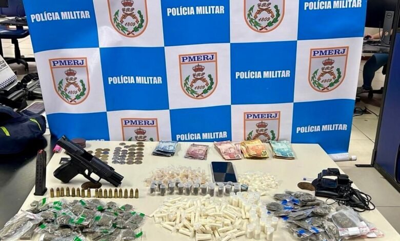 Maricá: Polícia Militar prende suspeito de tráfico com arma e grande quantidade de drogas 11 5dc68533 154e 4fd9 8fb2 c3094b2d69a5