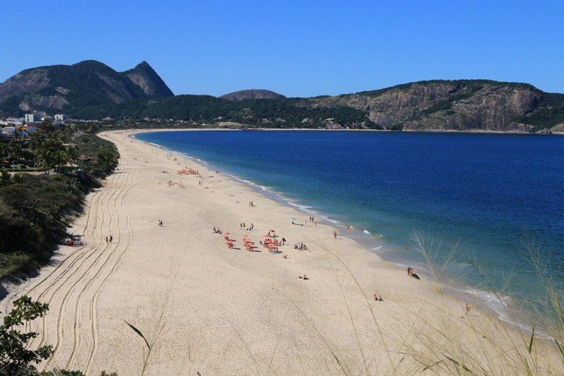 PM tem arma apreendida após amigo ser baleado em praia de Niterói 1 camboinhas