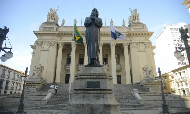 Governador em exercício veta projeto que previa banheiros e vestiários neutros no Estado do Rio 17 alerj