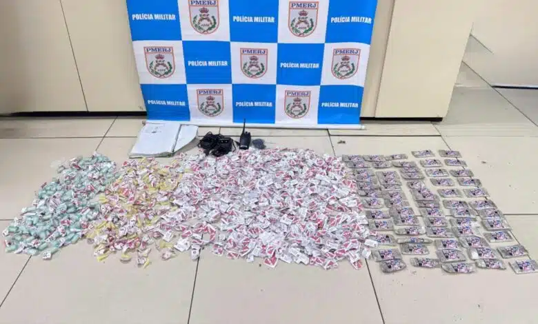 PM descobre esconderijo com grande quantidade de drogas em Maricá 6 aprendidas dorwd