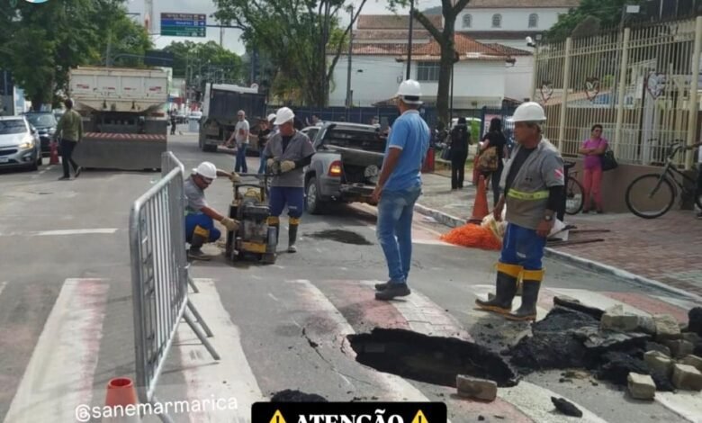 Maricá: Cratera surge no Centro e trânsito é fechado em via importante; confira! 8 cratera centro de marica