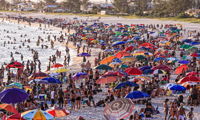 Último sábado de 2025 tem praias cheias em Maricá e quinto dia de bandeiramento verde em Ponta Negra 8 IMG 3872