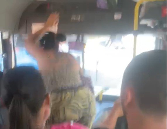 Motorista de ônibus em Maricá é atacado por passageira com veículo em movimento 8 motorista