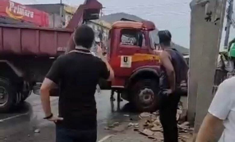 Maricá: Acidente com caminhão interdita RJ-106 em Inoã e causa congestionamento 15 Acidente com caminhao interdita RJ 106 em Inoa em e causa congestionamento