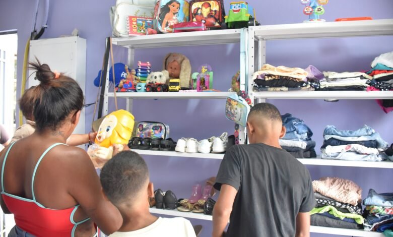 Varal Solidário amplia distribuição de roupas para mulheres em Maricá 11 Marica amplia acao de doacao de roupas e fortalece politicas de acolhimento as mulheres
