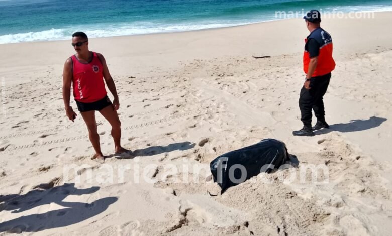 Polícia investiga aparecimento de corpo em praia de Maricá 10 corpo praia marica