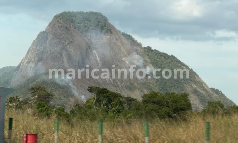 Incêndio atinge a Pedra de Inoã pelo terceiro dia consecutivo em Maricá 9 pedra de inoa