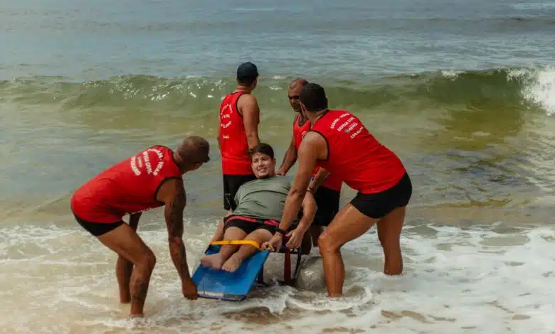 Maricá: Praia de Ponta Negra recebe projeto voltado à acessibilidade e inclusão 16 Projeto Mar de Todos oferece banho assistido no mar a pessoas com deficiencia em Ponta Negra