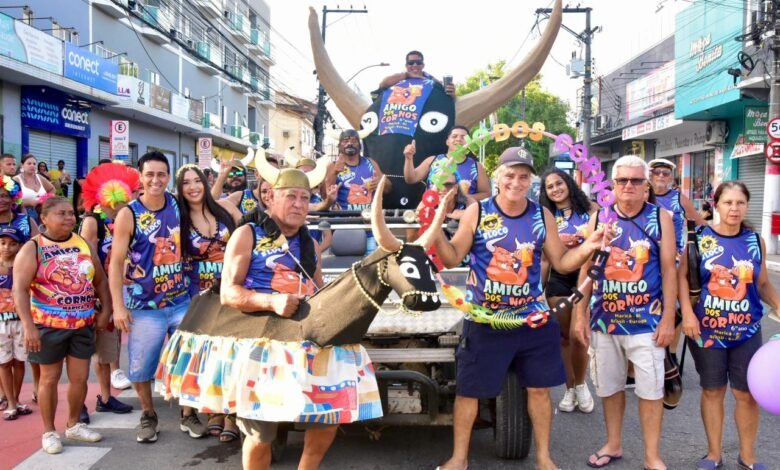 Blocos espalham alegria por Maricá no terceiro dia de Carnaval 5 amigos dos cornos carnaval