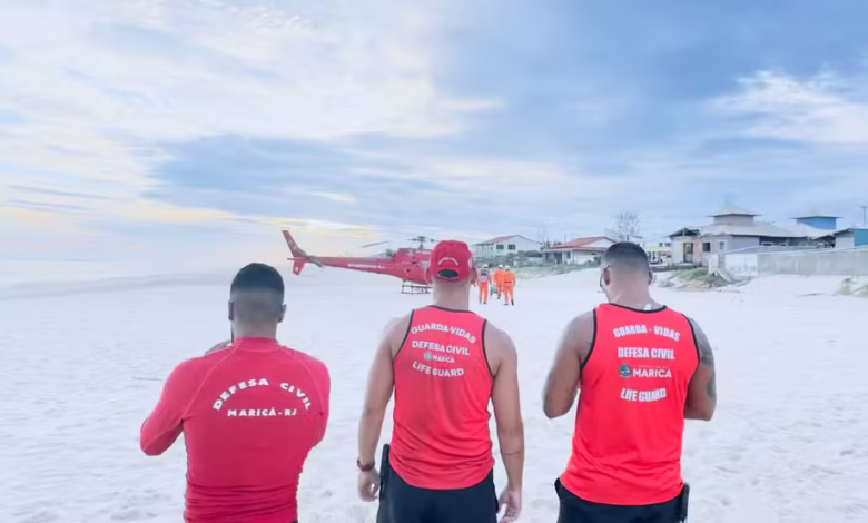 Mulher é resgatada após afogamento em praia de Maricá (RJ) 18 Mulher e resgatada apos afogamento na praia de Guaratiba em Marica