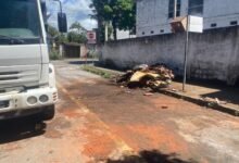 Trio eletrico abandonado e removido