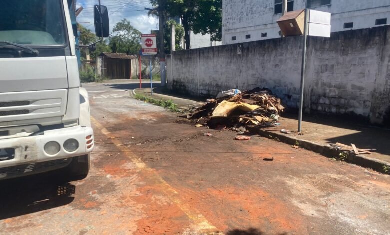 Trio elétrico abandonado é removido após denúncia veiculada pelo Maricá Info 17 Trio eletrico abandonado e removido