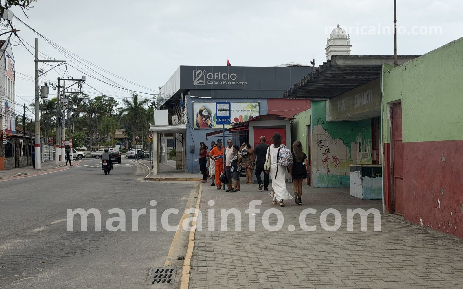 Duas jovens são assaltadas sob ameaça de arma no Centro de Maricá 8 ponto de onibus inseguro