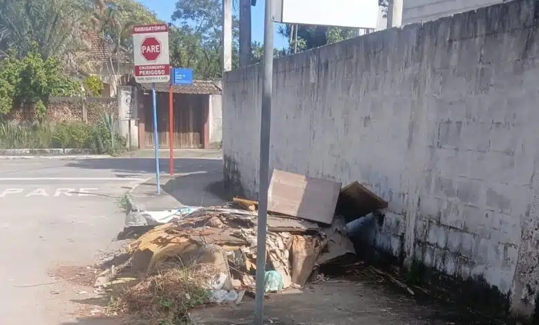 Maricá: Moradores denunciam lixo há mais de 3 semanas no Bairro Marquês 16 Bairro Marques