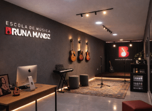 Escola de Música Bruna Mandz cresce em Itaipuaçu e transforma vidas através da música 2 escola de musica bruna manfz e1775144838345