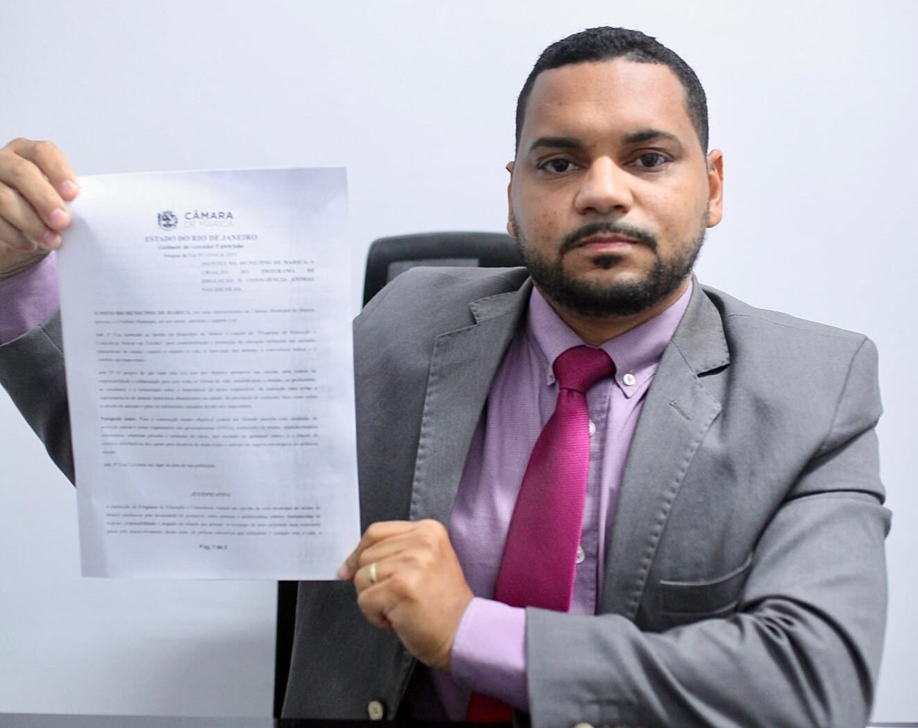Projeto do vereador Fabricinho do Horta vira lei e leva educação sobre proteção animal às escolas de Maricá 1 fabricinho do horta 2026 2 e1776427343171