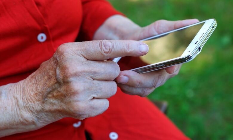 que o excesso de celular pode provocar em idosos? Estudo faz alerta 19 Depositphotos 75716819 XL copia2