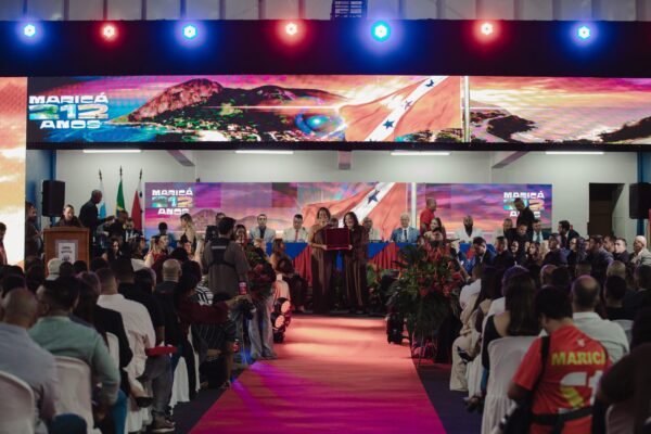 Sessão solene marca os 212 anos de Maricá com entrega de títulos e homenagens 11 Sessao solene marca os 212 anos de Marica com entrega de titulos e homenagens
