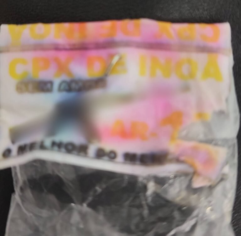 Droga é abandonada em ponto de ônibus próximo à UPAm de Itaipuaçu 1 grogasin
