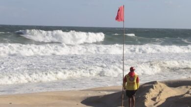 Defesa Civil alerta para ressaca no litoral de Marica com ondas de ate 25 metros neste fim de semana
