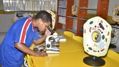 Maricá amplia ensino integral e define jornada mínima de sete horas nas escolas 8 Laboratorio de ciencias do CEPT Leonel Brizola