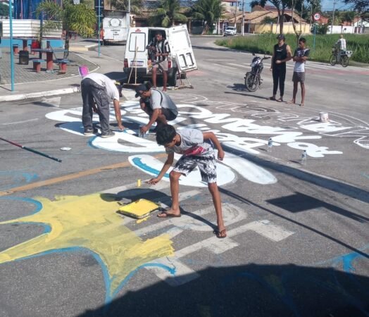 Em clima de Copa do Mundo, bairro de Maricá recebe pinturas de rua e atividades para crianças 11 Pinturas de rua e atividades infantis movimentam o bairro Manu Manuela e1780758038733