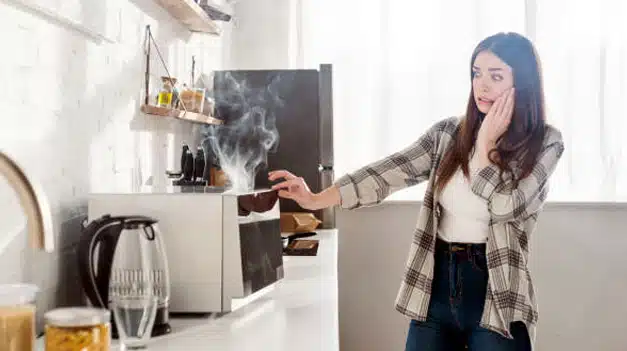 Produto quebrou depois da garantia? Em alguns casos, o consumidor ainda pode exigir reparo ou troca 14 Seu eletrodomestico quebrou Consertar voce mesmo x Assistencia Tecnica RJ