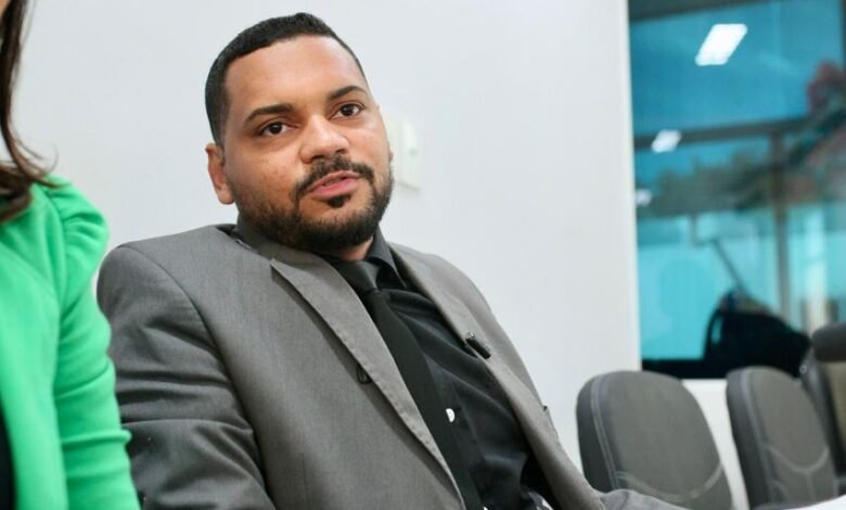 Câmara de Maricá aprova projeto do vereador Fabricinho do Horta que inclui Veterinários nas equipes de saúde 6 fabricinho do horta vereador e1782250238161