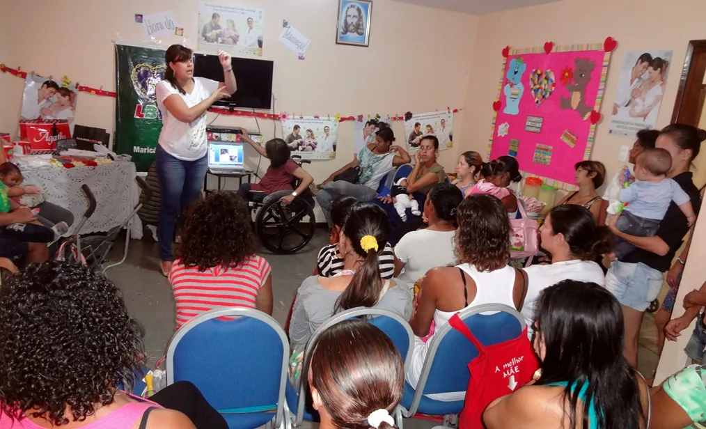 Gestantes amparadas pela LBV recebem palestras e orientações de profissionais de saúde 10 Gestantes amparadas pela LBV recebendo orientações sobre a gestação. (Foto: Divulgação | LBV)