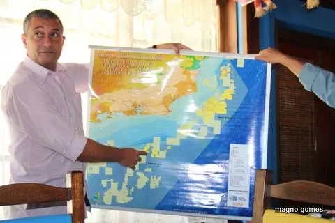 Moradores querem emancipação de Itaipuaçu e Inoã 9 Professor Adilson Pereira falou sobre o potencial de exploração de petróleo na região. (Foto: Magno Gomes)