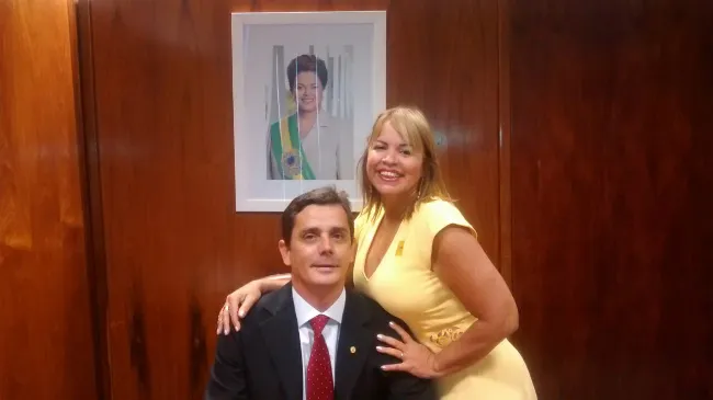 Fabiano Horta (PT) toma posse na Câmara dos Deputados 9 Fabiano Horta (PT) com sua esposa Rosana Horta (PT) na Câmara dos Deputados.
