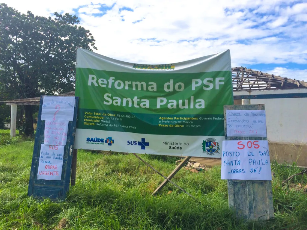 Moradores de Santa Paula, em Maricá, protestam contra paralisação de obra em posto de saúde 7 Com cartazes, moradores pediram retomada das obras do posto de saúde de Santa Paula.