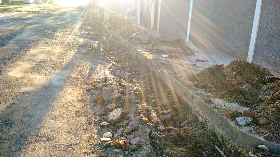 Maricá: Em Guaratiba, obras causam transtornos a moradores 7 Obras causam transtornos a moradores de Guaratiba.