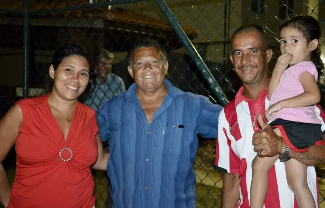 Itaipuaçu: Moradores de condomínio Minha Casa Minha Vida elegem síndicos 11 Carlos Henrique Soares (camisa azul) eleito síndico do Setor D