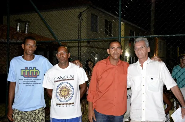 Itaipuaçu: Moradores de condomínio Minha Casa Minha Vida elegem síndicos 8 Rogério Cardoso (camisa laranja) foi eleito síndico do Setor A