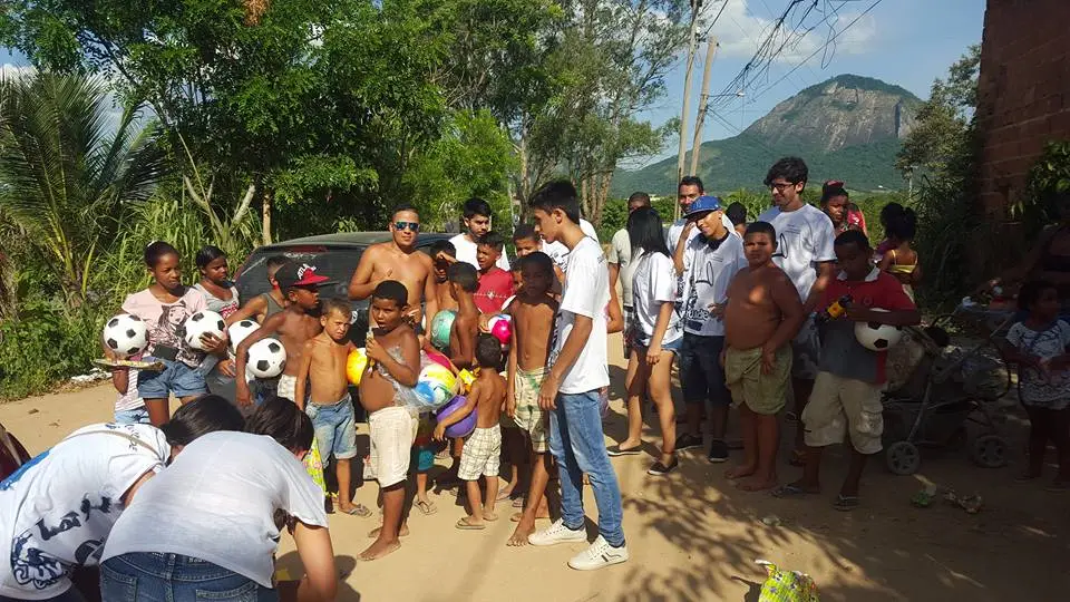 Maricá: Grupo entrega brinquedos a crianças no Natal 6 Foram entregues mais de 200 brinquedos.