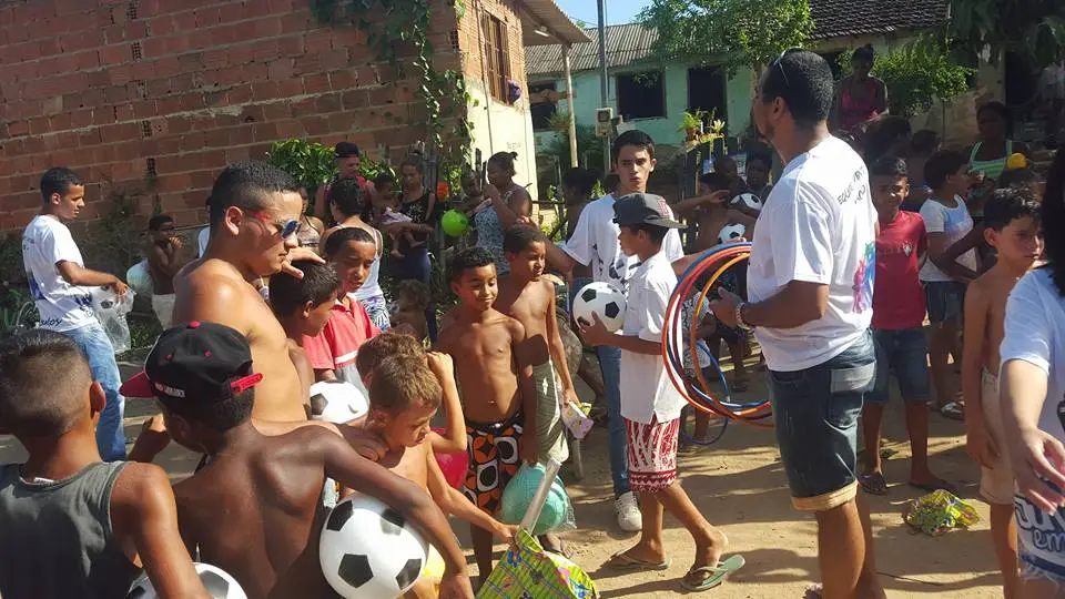 Maricá: Grupo entrega brinquedos a crianças no Natal 7 Foram entregues mais de 200 brinquedos.