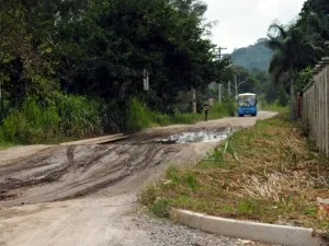 Itaipuaçu: Moradores reclamam de ruas intransitáveis e insegurança 5 Ruas intransitáveis em Itaocaia Valley, em Itaipuaçu. (fotos: João Henrique / Maricá Info)