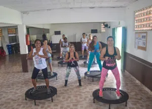 Maricá: Monalissa Figueiredo faz sucesso com projeto ‘Bem Estar & Boa Forma’ 10 Aulas de Jump com Monalissa. Fotos: Divulgação