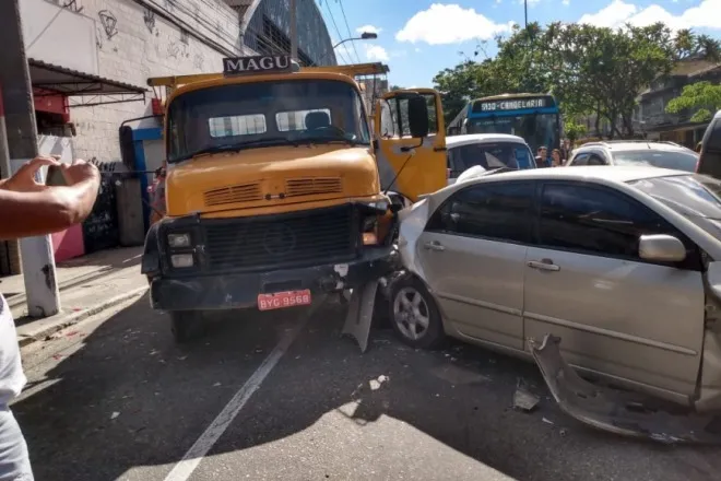 Niterói: Alameda é interditada após acidente 9 acidente alameda