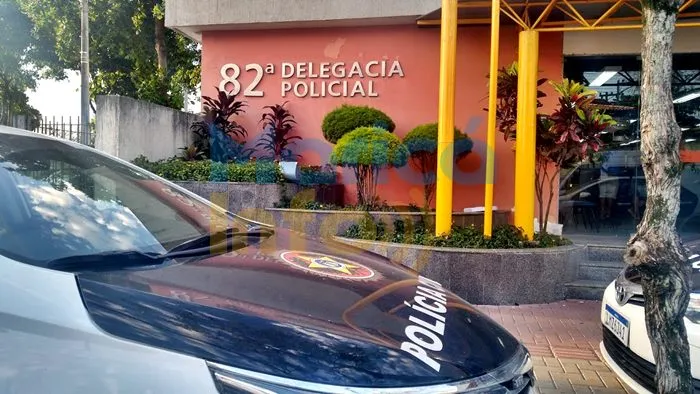 Mulher sofre violência doméstica e relata momentos de terror em Maricá 9 82 DP delegacia viatura marica info
