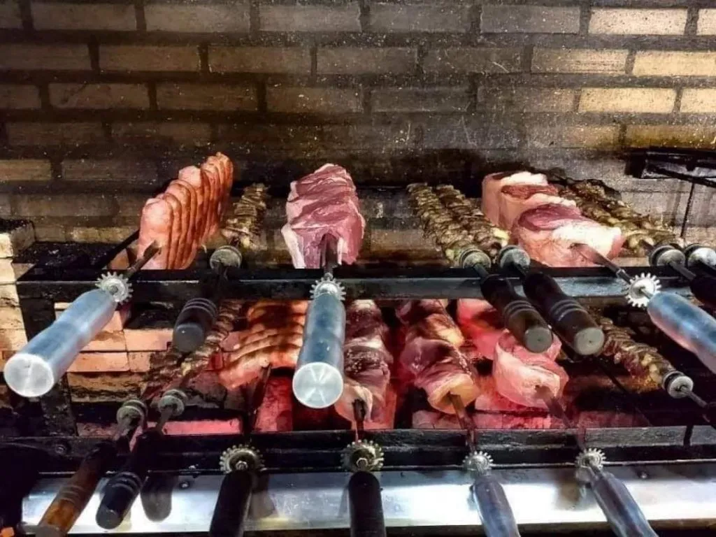 Maricá: 'Beco do Chopp' inova e terá rodízio todos os dias da semana 9 churrasco beco2