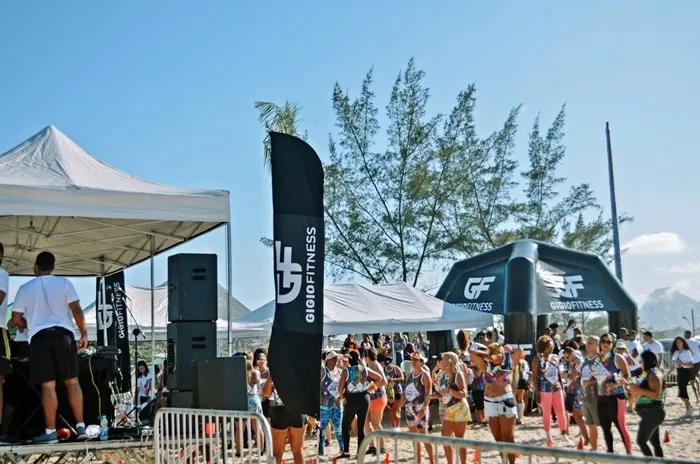 Itaipuaçu: Academia Gigio Fitness marca presença no Carnaval com aulão de dança e treino funcional na praia 15 giggio1