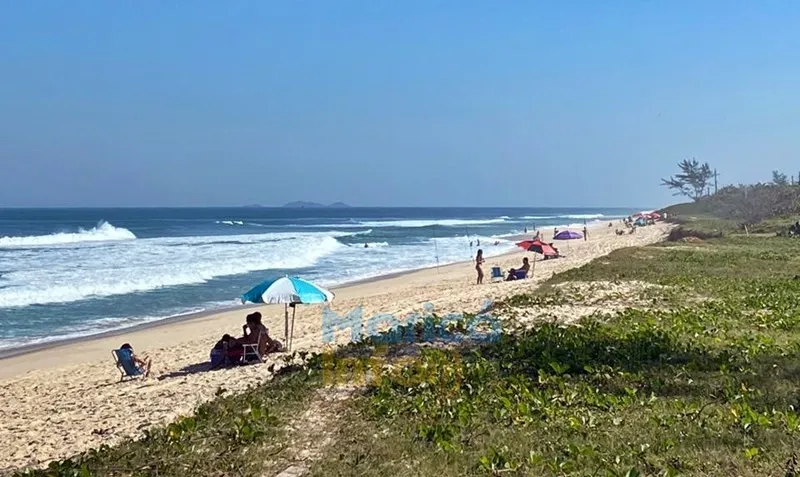 Maricá: Moradores e visitantes aproveitam a praia em meio à pandemia 8 praia cordeirinho pandemia