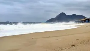Forte ressaca atinge o litoral de Maricá (RJ) 9 ressaca marica itaipuaci