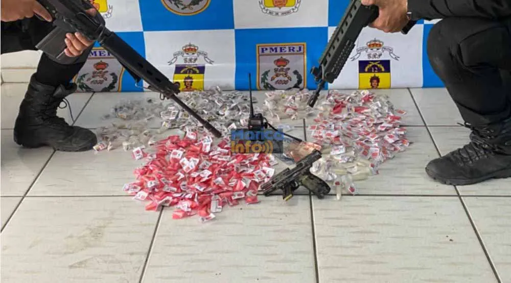 Polícia apreende pistola, rádio transmissor e drogas após troca de tiros em Maricá 9 radio e drogas